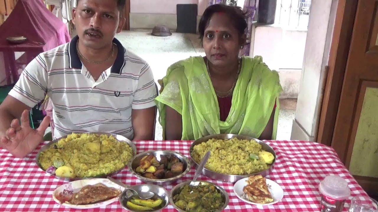 Bengali Couple Eating Show | Khichuri with Egg Omelet | Mango Chutney | Malabar Spinach Curry