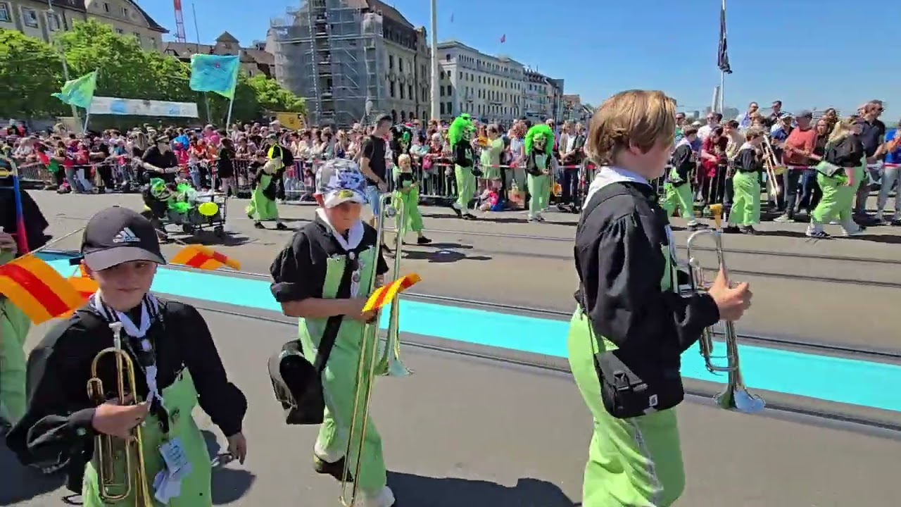 ESC 2025 Basel BS  4/26   Impressionen und Eindrücke von der Parade 4.Teil Auf der Mittlerebrücke