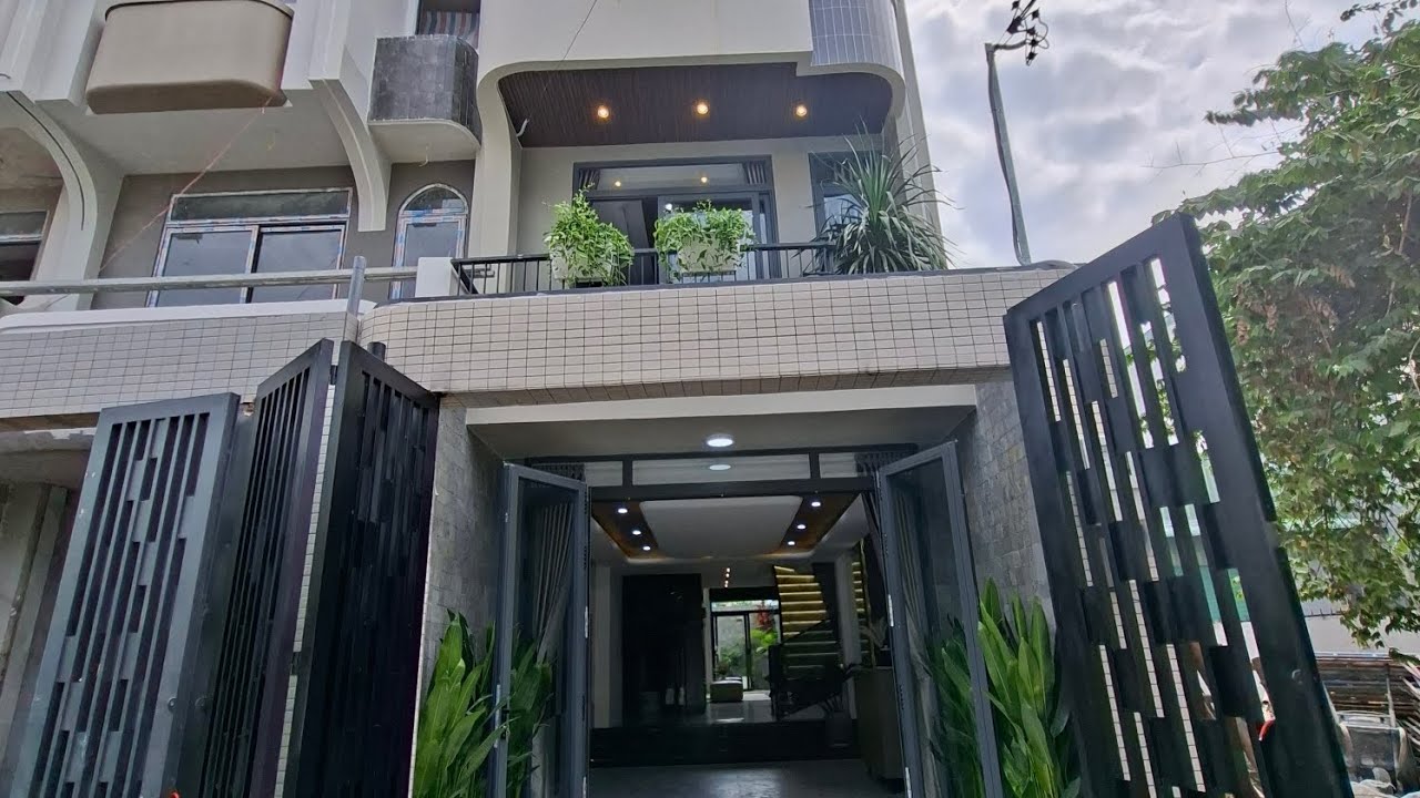 Nhà xây mới có thang máy quận 12 , tk 4 lầu 4 pn 6wc giá 9T . Lh 0704518985