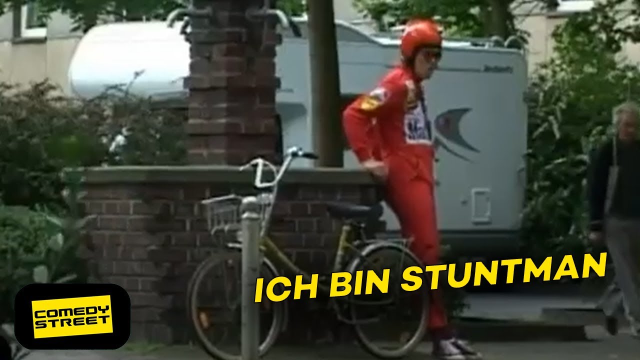 Auf öffentlichen Plätzen blamieren? Das ist Simon kein bisschen unangenehm 😂😂😂 | Comedystreet