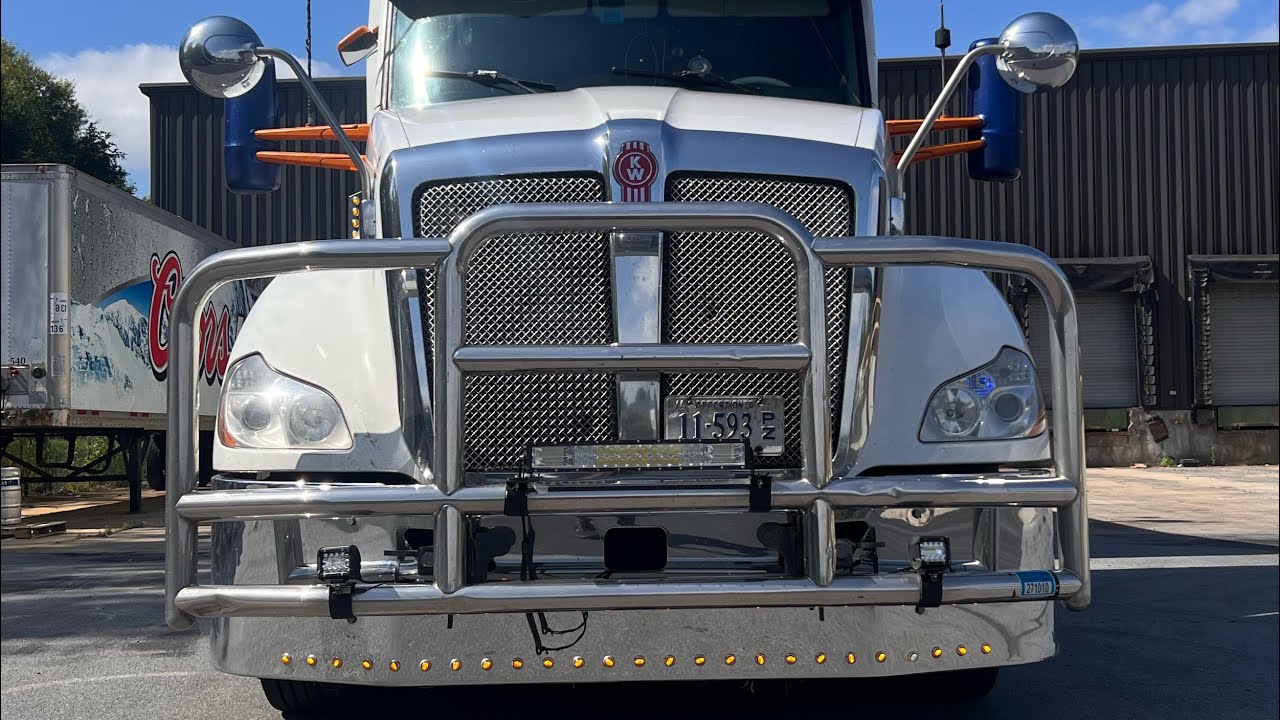 KW T680 получает новый 20-футовый откидной бампер/установлен‼️🔥#trucker #accessories #chrome #ken...