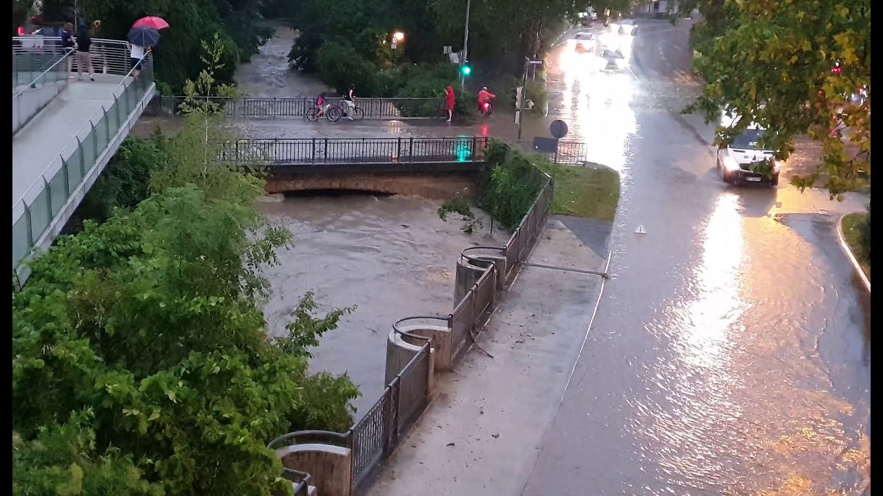Straßen Überflutungen in Reutlingen 28.06.2021 Unwetter, stark Regen, Hagel Gewitter