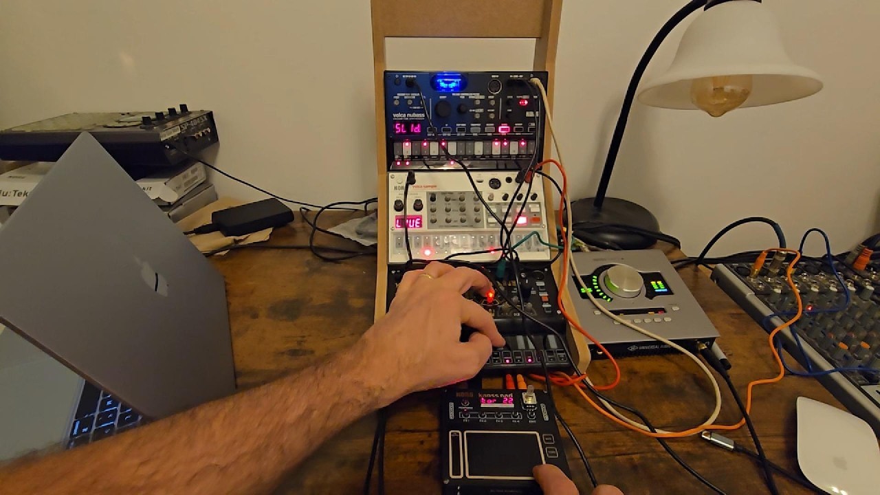 Korg Volca Nubass, Sample 2, Behringer Phara-o mini, NTS-3 kaoss pad live jam