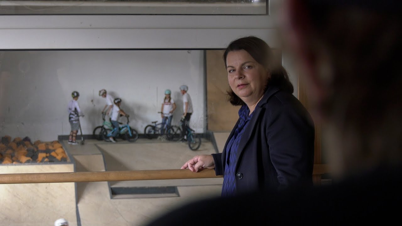 Stefanie Drese zu Besuch beim Rollkollektiv 4-Tore e.V.