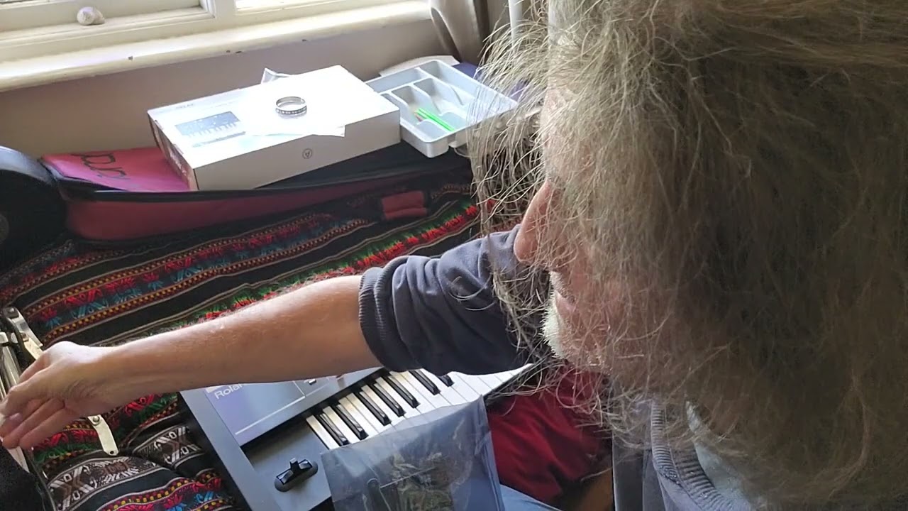 Replacing the display on the Roland JUNO G