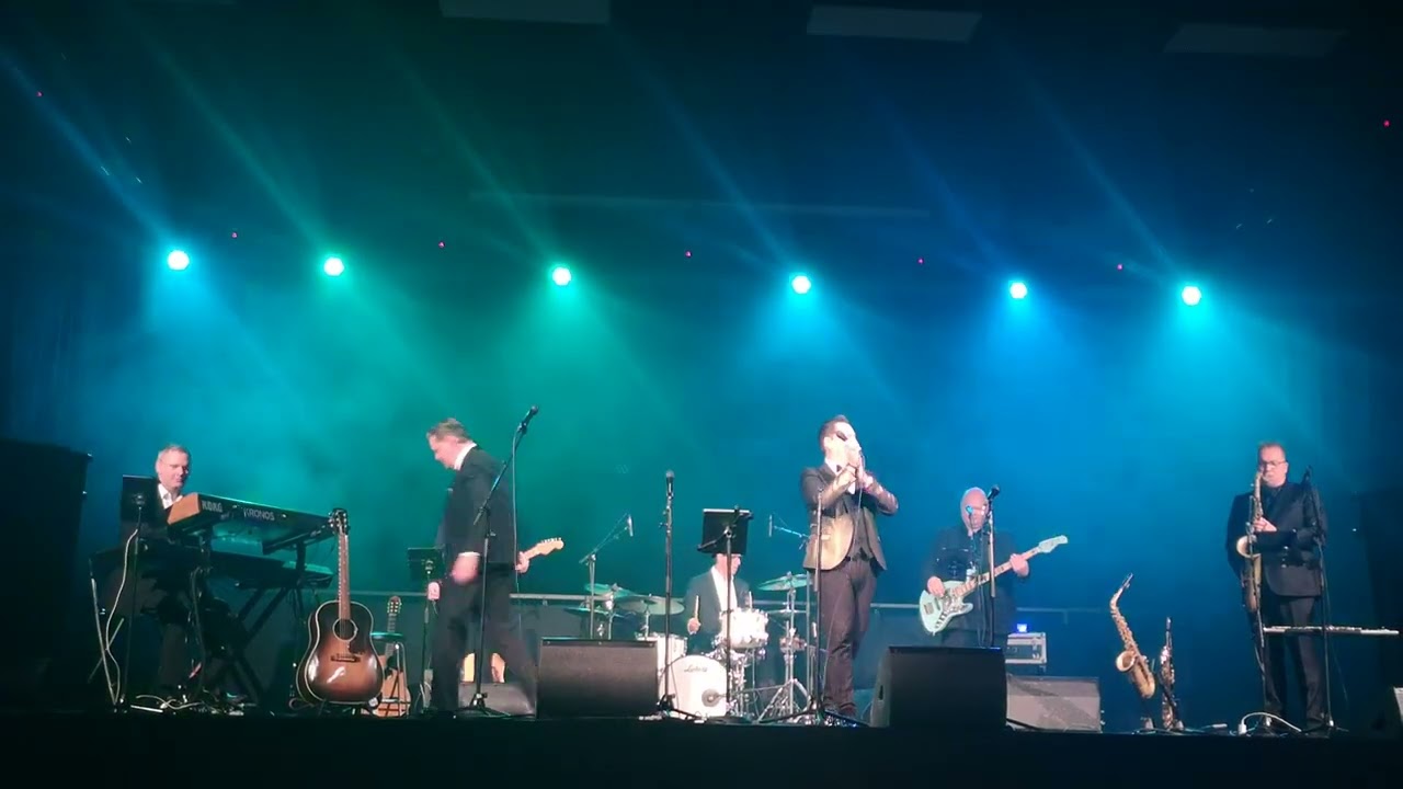 Kari Hirvonen & Pertti Jalosen juhlaorkesteri - Mutsi ja faija