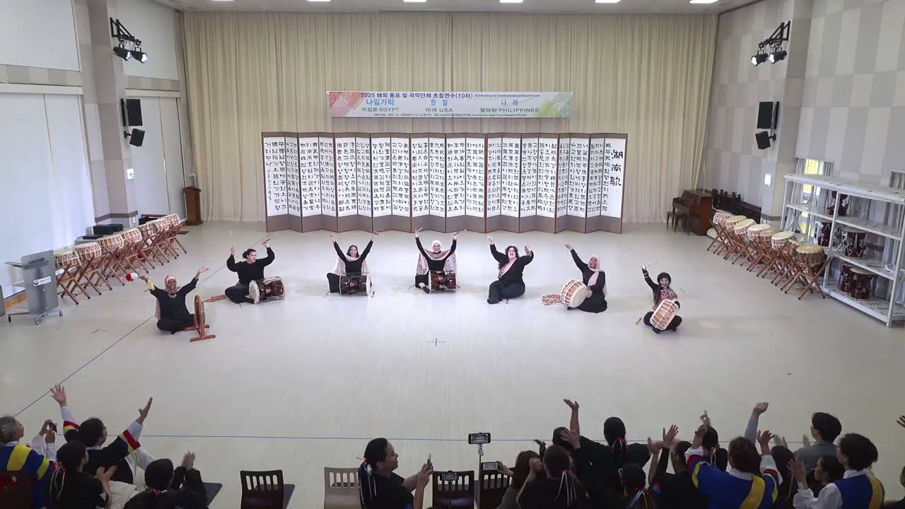 영남농악을 연주하는 이집트팀 ‘나일가락’