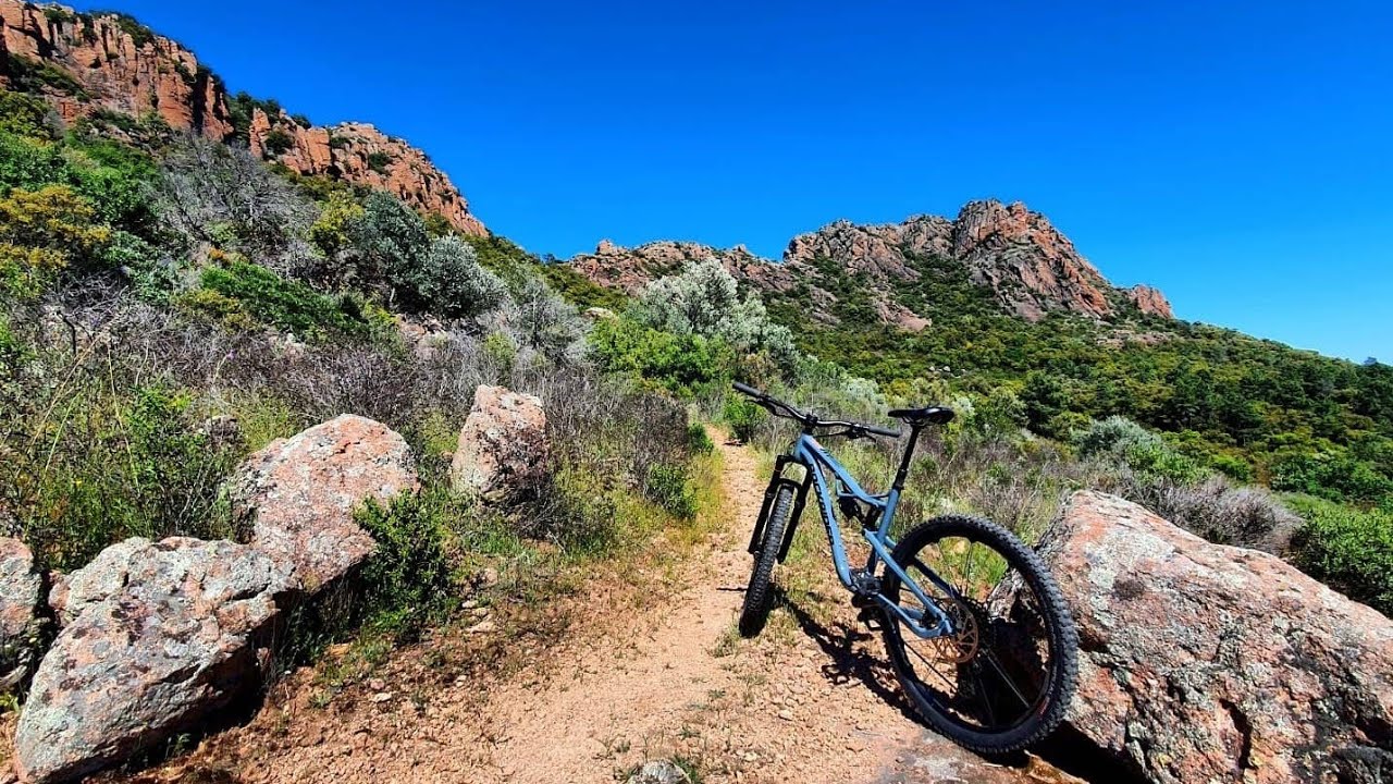 DECOUVERTE ROCHER DE ROQUEBRUNE SUR ARGENS ROCKRIDER AM100S V2 SINGLE TRACK/DECOUVERTE