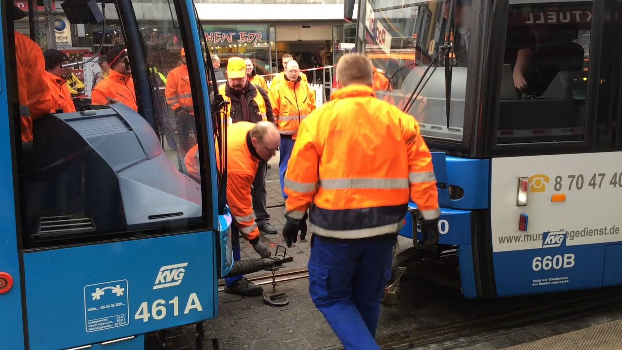 Abtransport von entgleister Tram in Kassel