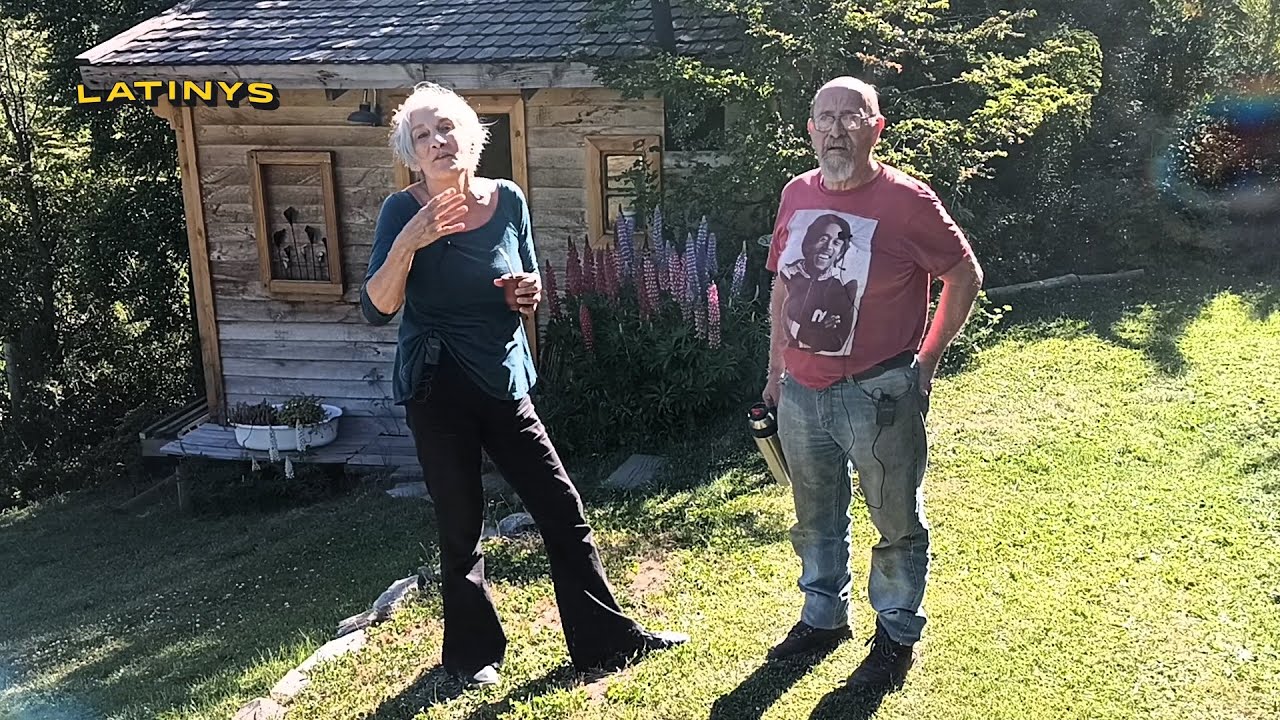 Pareja de jubilados construye tiny house para alquilar por Airbnb en San Martín de los Andes
