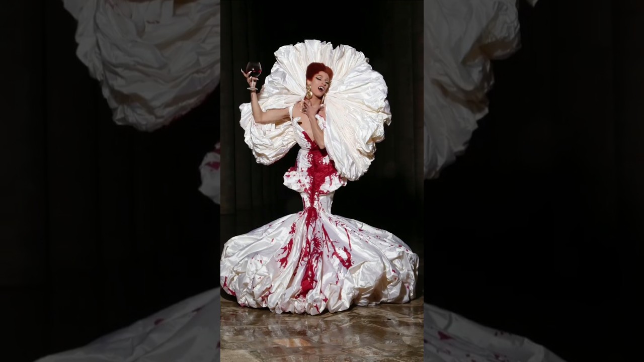 #FaridaKant is a vampire bride A dramatic and unforgettable scene #shorts #fashion #runway  #beauty