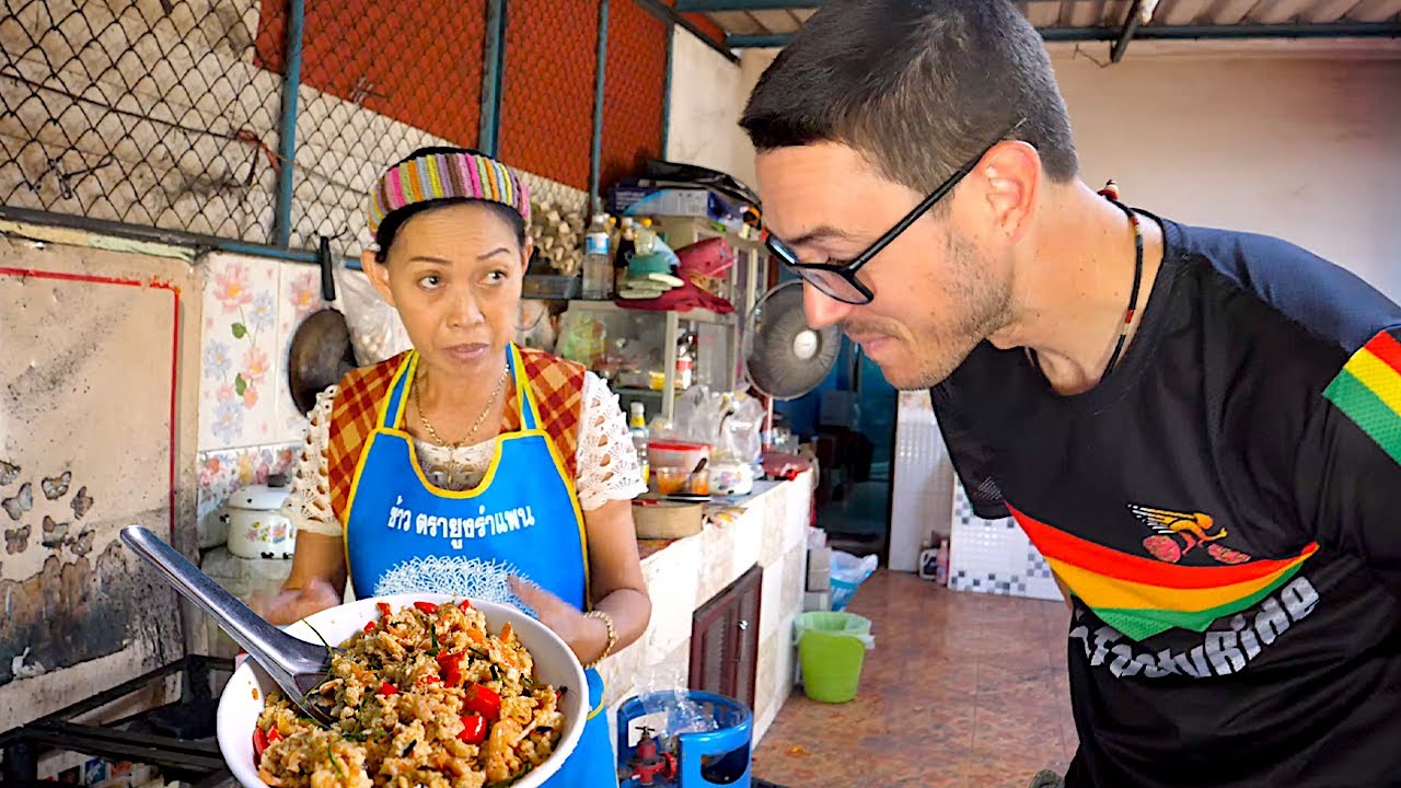 🦐 Она жарит для нас невероятное количество домашней вкуснятины: ферментированные креветки «Гунг Д...