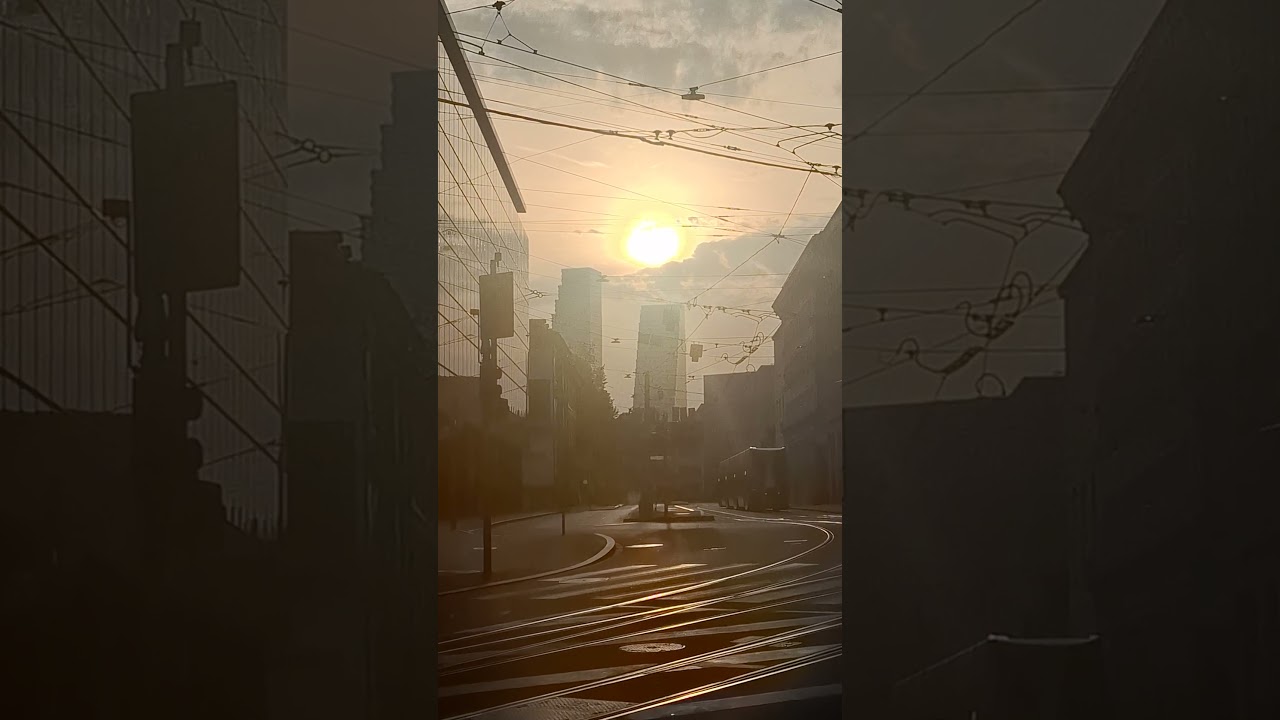 SHORTS TECHNOLOGY 256 10 Sunrise at Bankenplatz