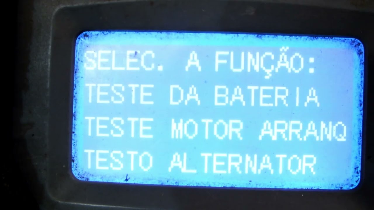 Como saber se uma bateria de carro está boa ou ruim usando um aparelho de teste profissional.