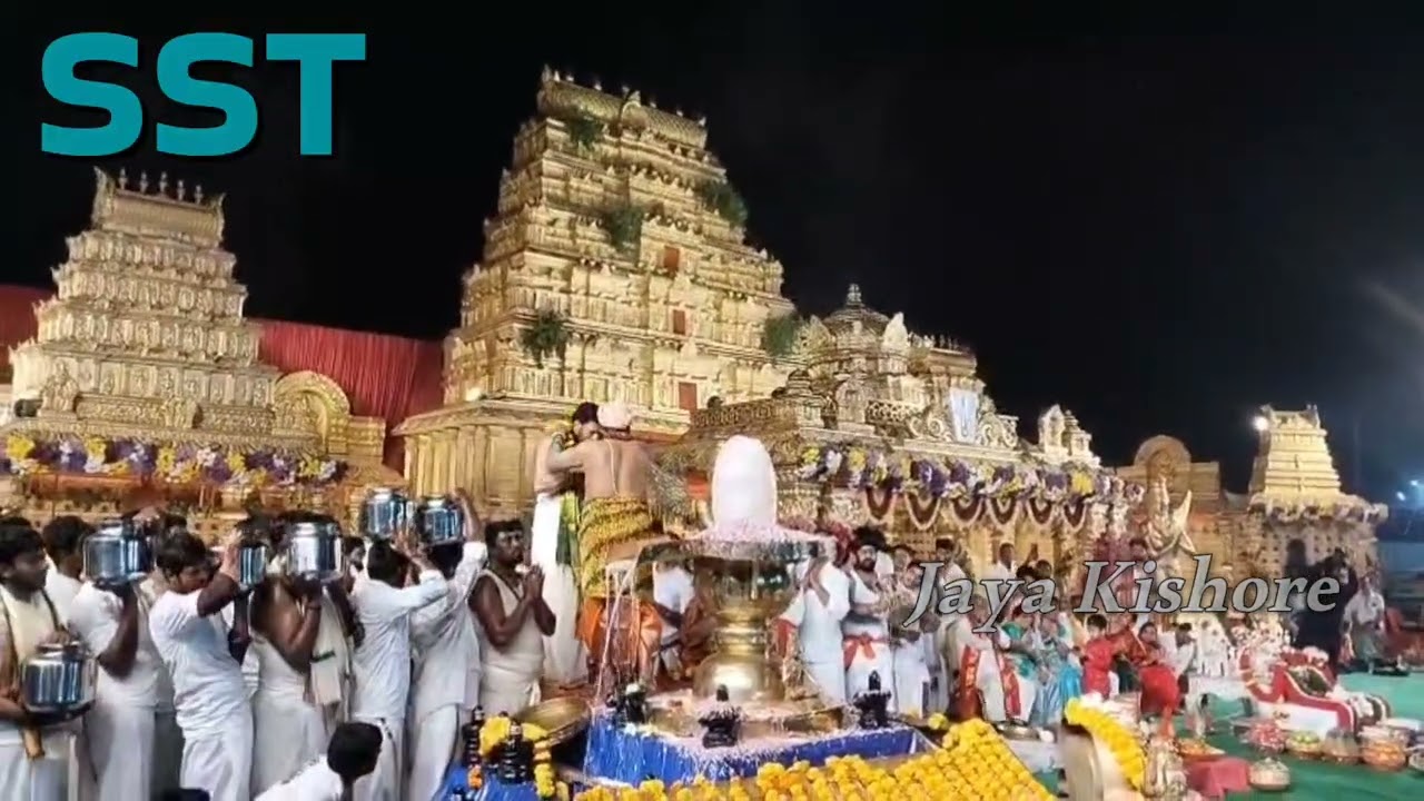 శ్రీశైల మల్లికార్జున స్వామి అభిషేకం పుష్పాభిషేకం కళ్యాణోత్సవం ఇరు పాక గ్రామం.