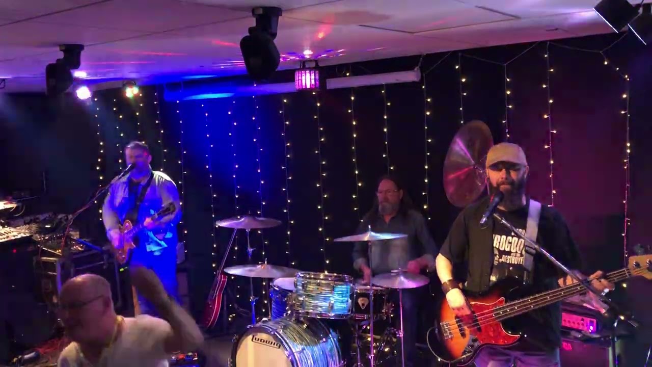 The Racketeers at The Ashton Jubilee Club 20/2/26  ( Here I Go Again )