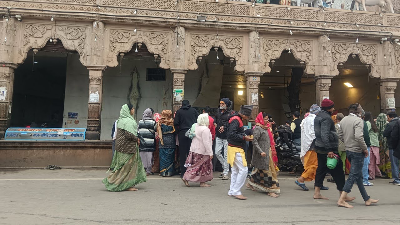 गोवर्धन परिक्रमा#ekadashi #govardhanparikrama #mydailyroutine #peaceofvrindavan #bankebihari #vlog 