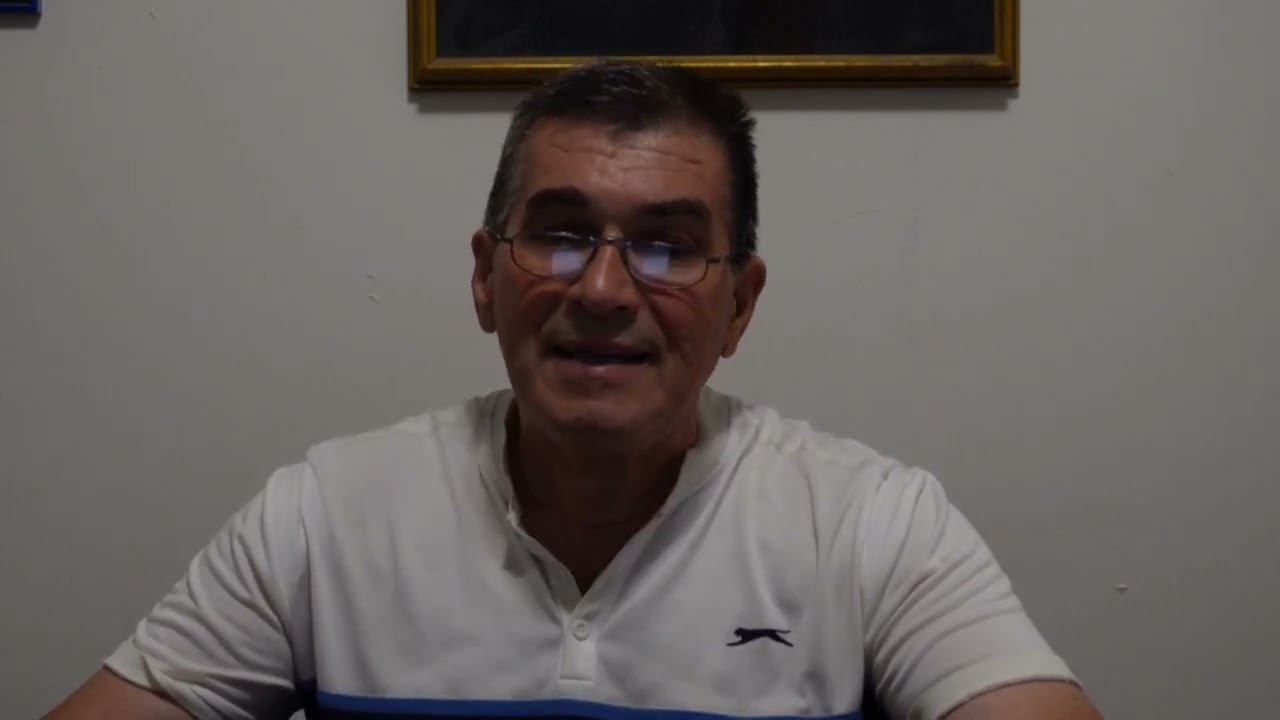 &Omicron; &Pi;&Iota;&Theta;&Omega;&Nu;&Alpha;&Sigma;  &Kappa;&Alpha;&Iota; &Eta; &Omicron;&Upsilon;&Rho;&Alpha; &Tau;&Omicron;&Upsilon;. &Pi;&Omicron;&Rho;&Tau;&Omicron;&Gamma;&Alpha;&Lambda;&Iota;&Kappa;&Alpha;.  O Pit&atilde;o e sua cauda