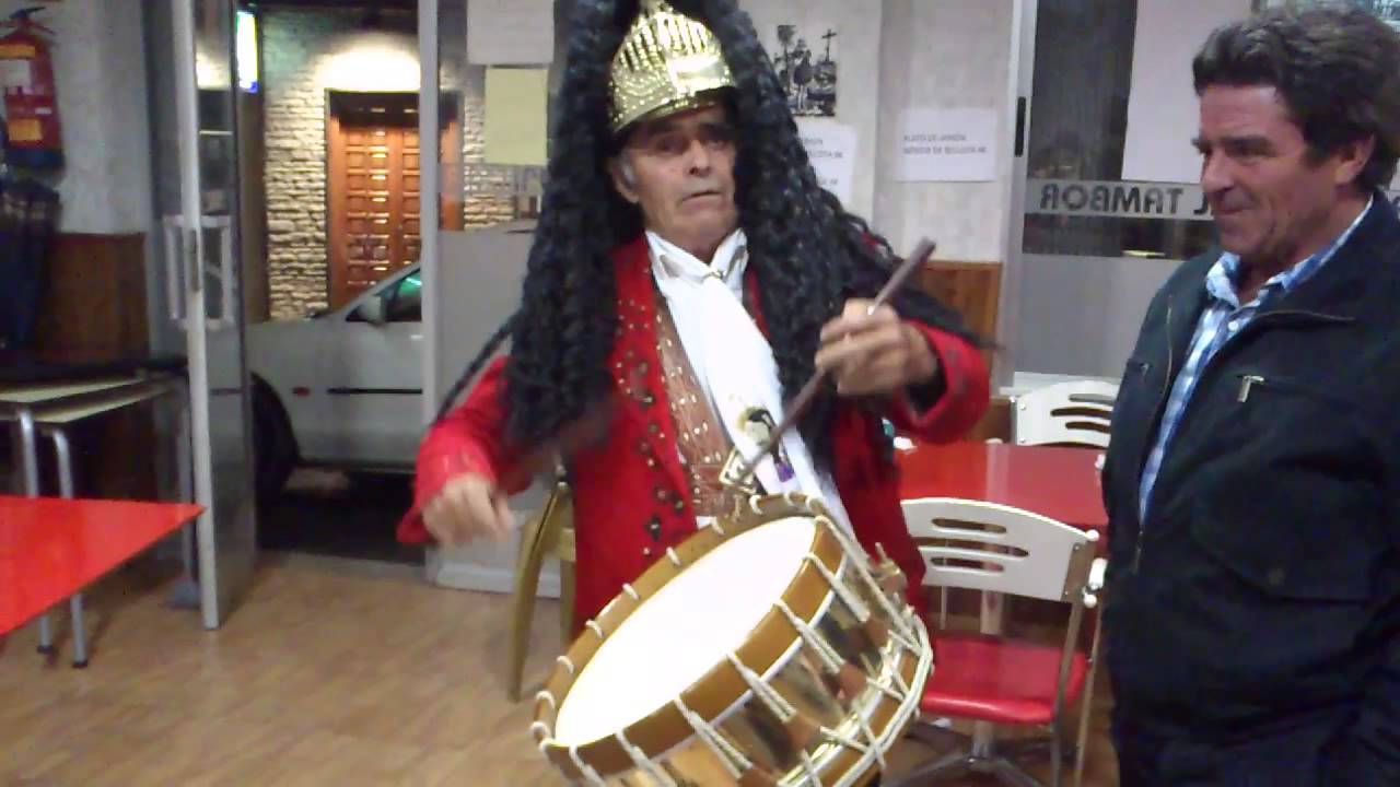 Semana Santa de Baena: señor que toca el tambor