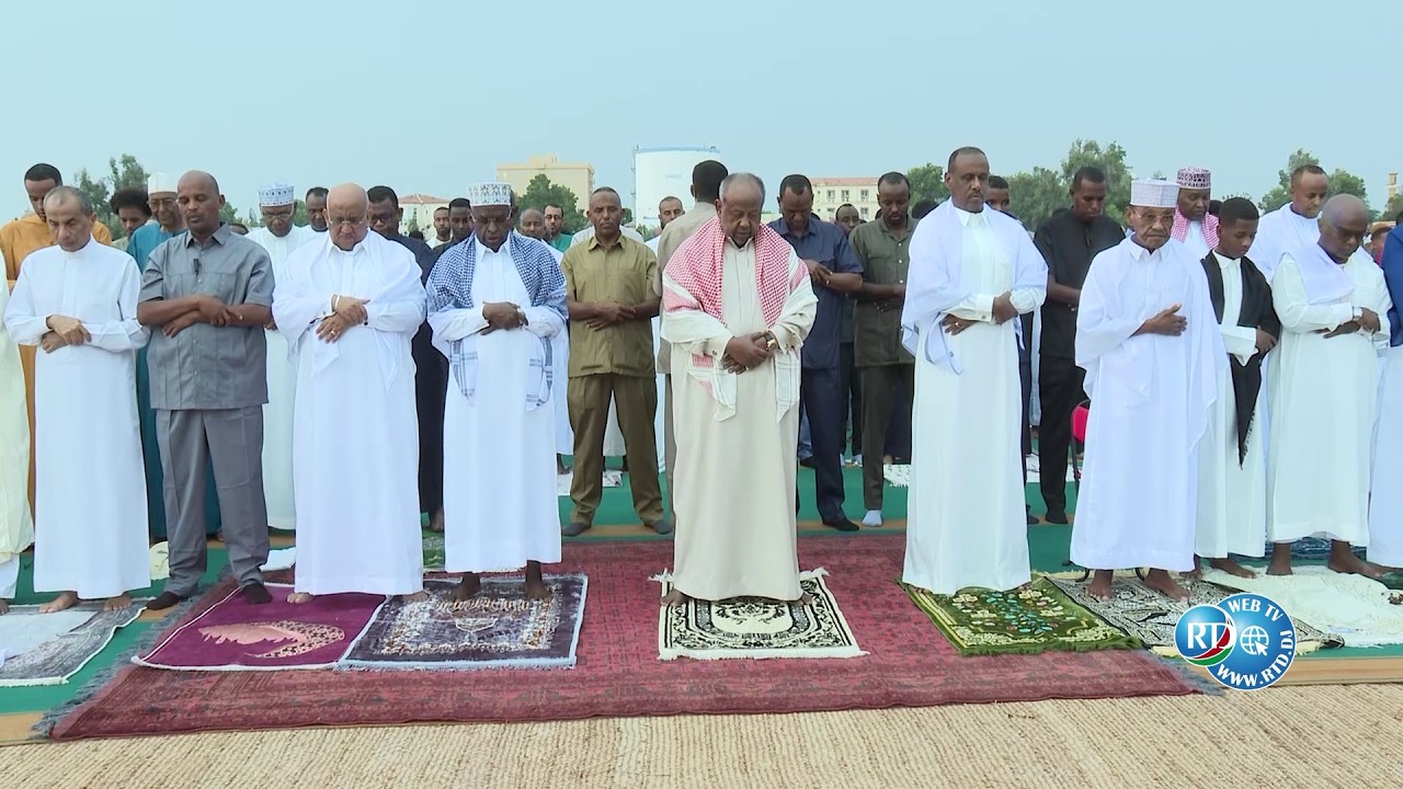 Le Président Guelleh accomplit la prière de l’Aïd al-Fitr au milieu de ses compatriotes.