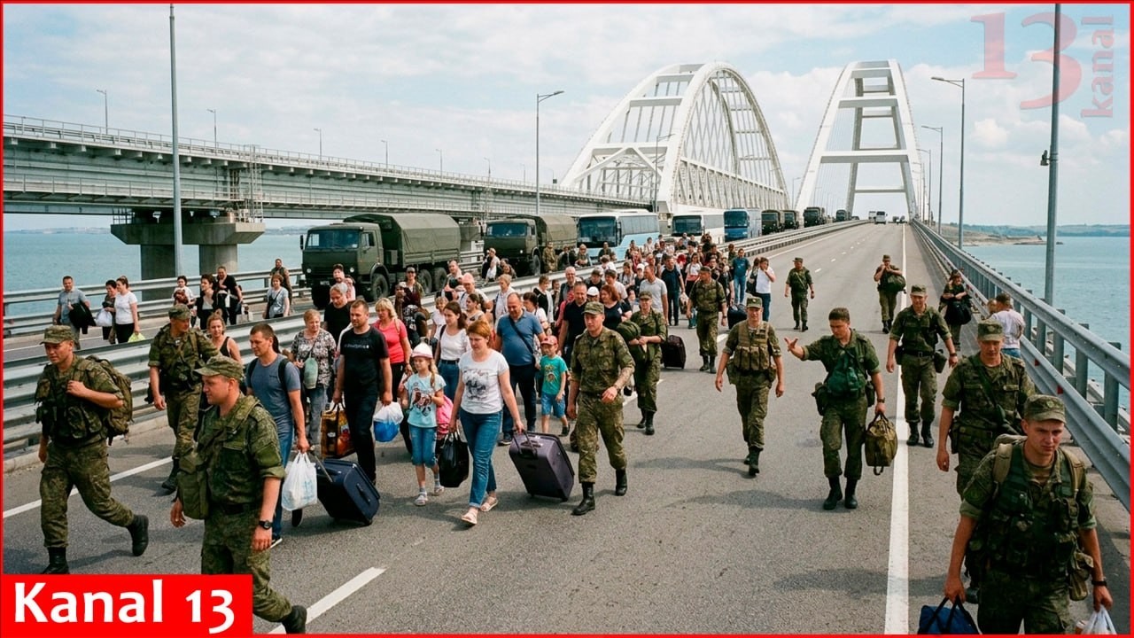 Российские военные и гражданские бегут с полуострова по Крымскому мосту; Украина скоро его уничтожит