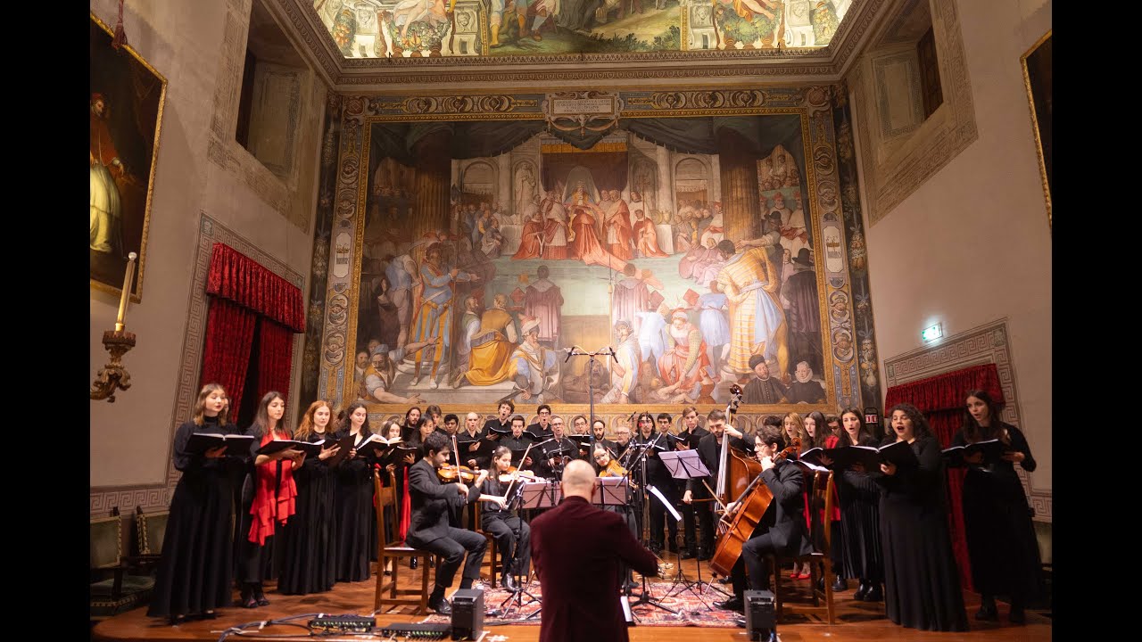 Coro dell'Almo Collegio Borromeo canta Adeste Fideles