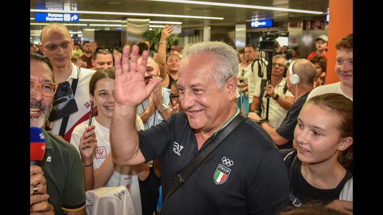 VOLLEY, il rientro in ITALIA della NAZIONALE femminile ORO olimpico: ACCOGLIENZA TRIONFALE