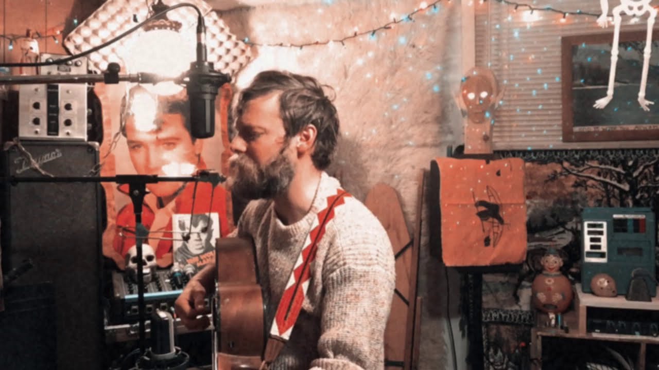 Smokey sings 