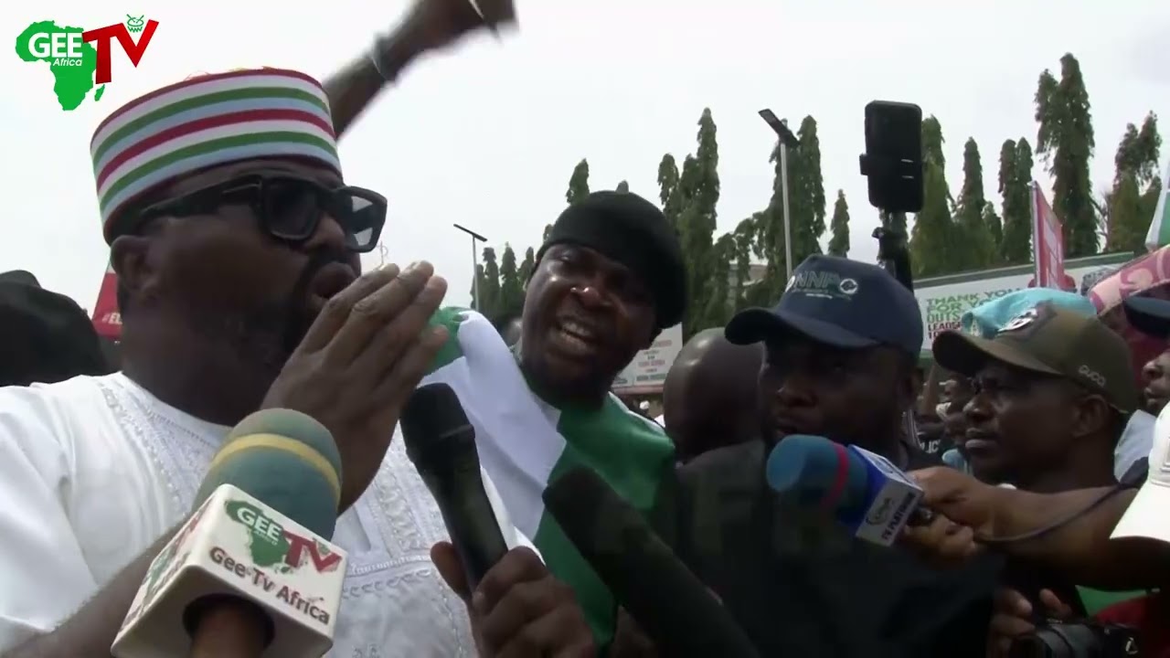 Electoral Act Amendment: Protesters Fire Reps Spokesman Hon Rotimi As He Speaks With Protesters ....