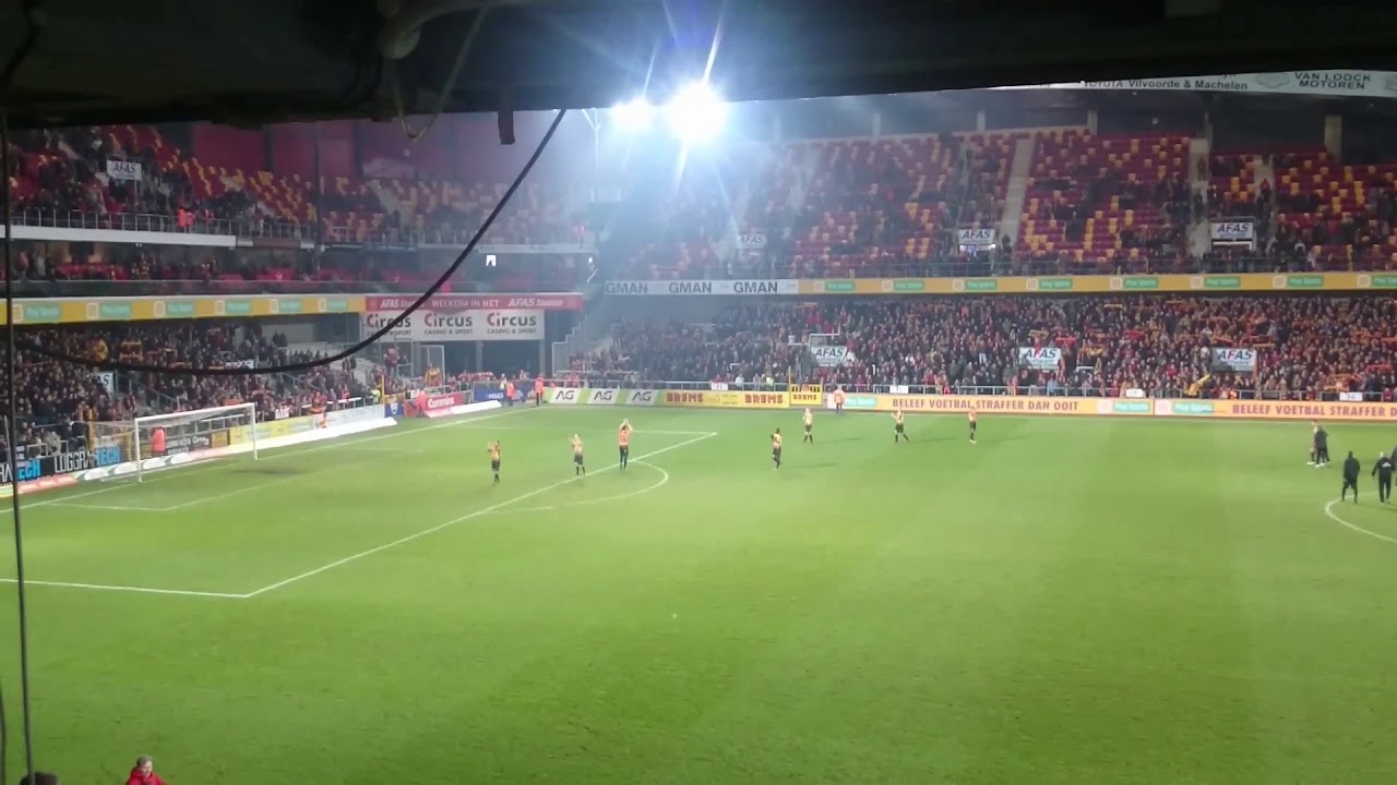 Fans KV Mechelen chanting after new defeat