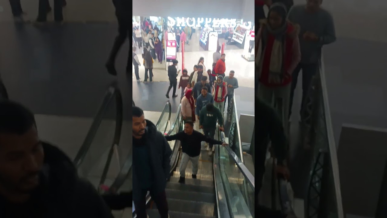 GIP Mall Noida ||Entry Gate ||The Great India Place Mall ||Sasti Shopping ka Adda||Sector18Metro