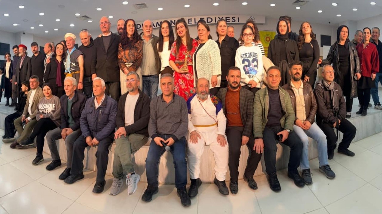 21 Şubat Dünya Anadili Günü’nde Kürtçe “Rastî” oyunu sahnelendi