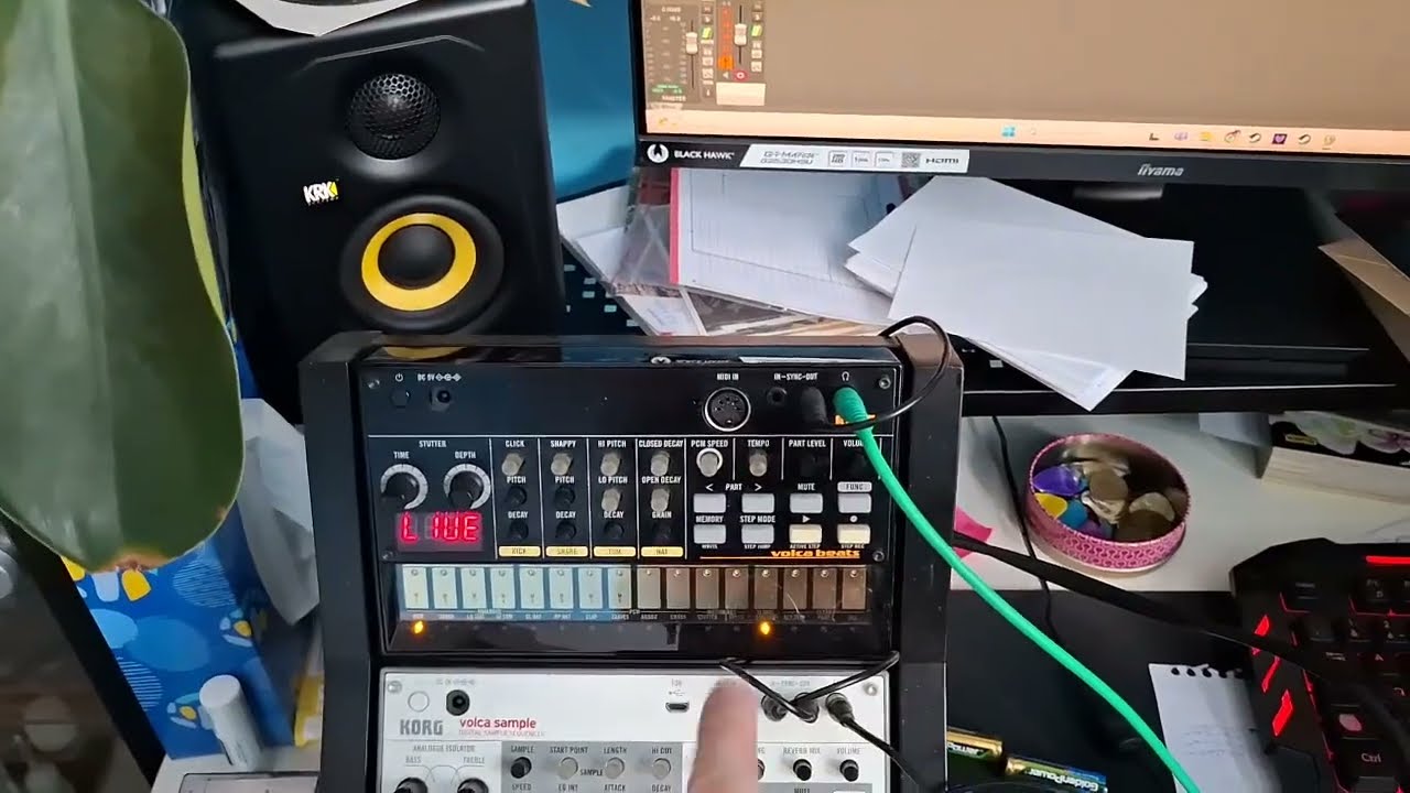 Jam Acid Techno - Korg Volca + Tascam portastudio 414