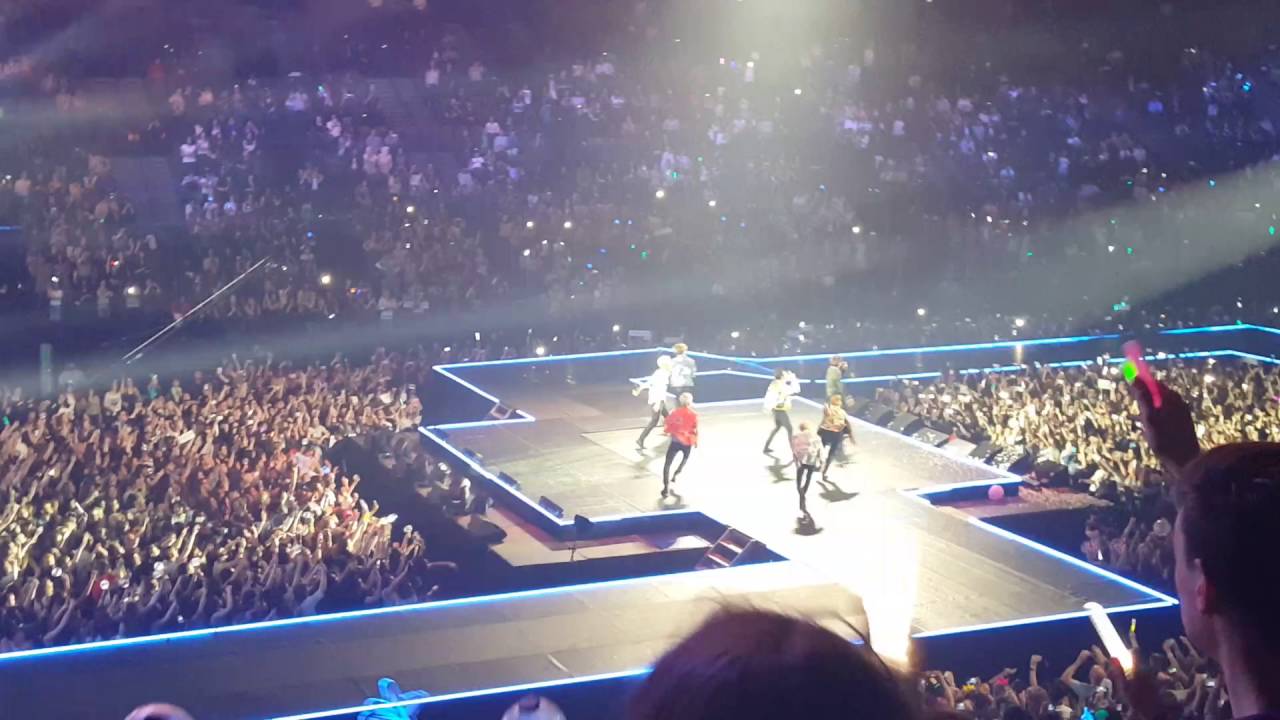 [Fancam] Kcon France 2016 - BTS - Dope - Full song