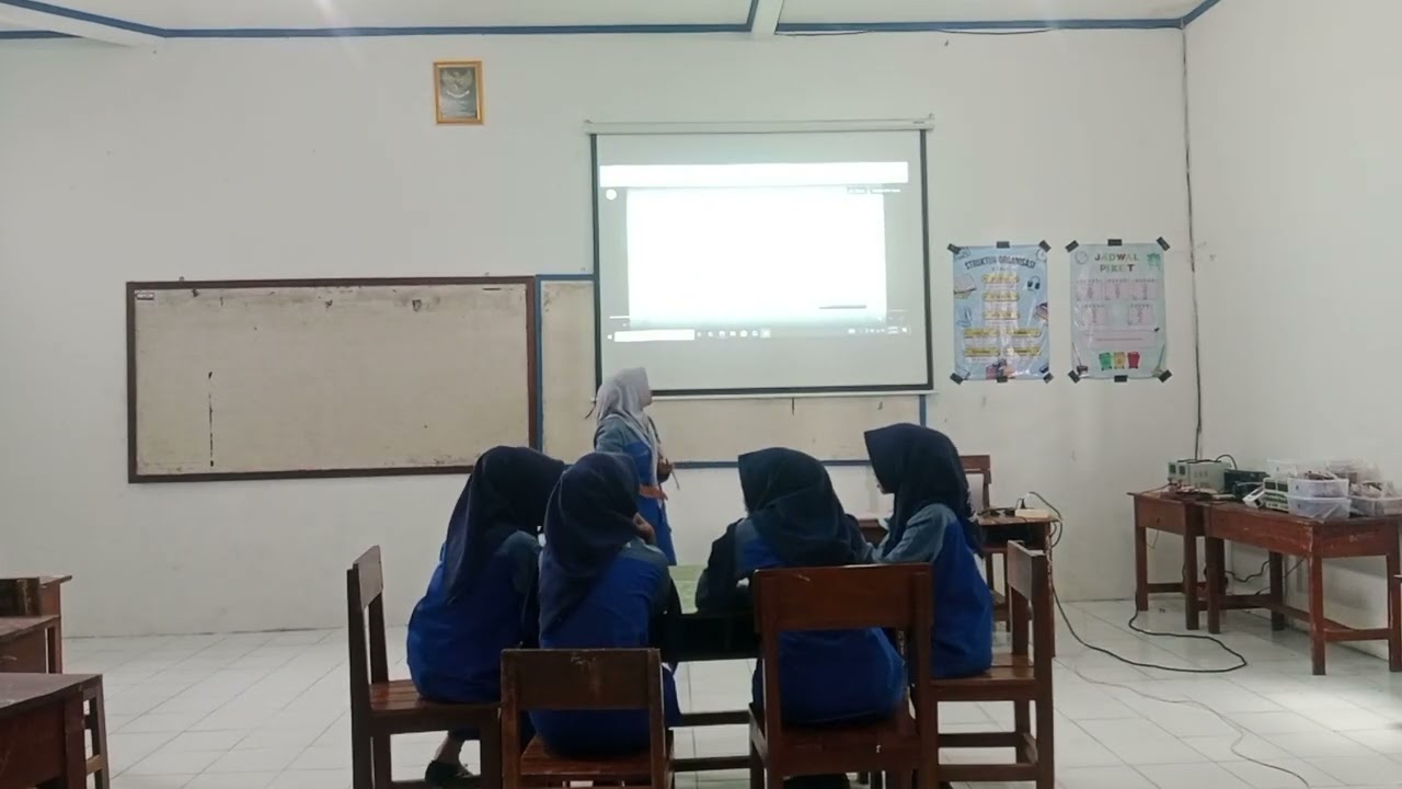 Tugas bahasa Indonesia persetasi PKL 
