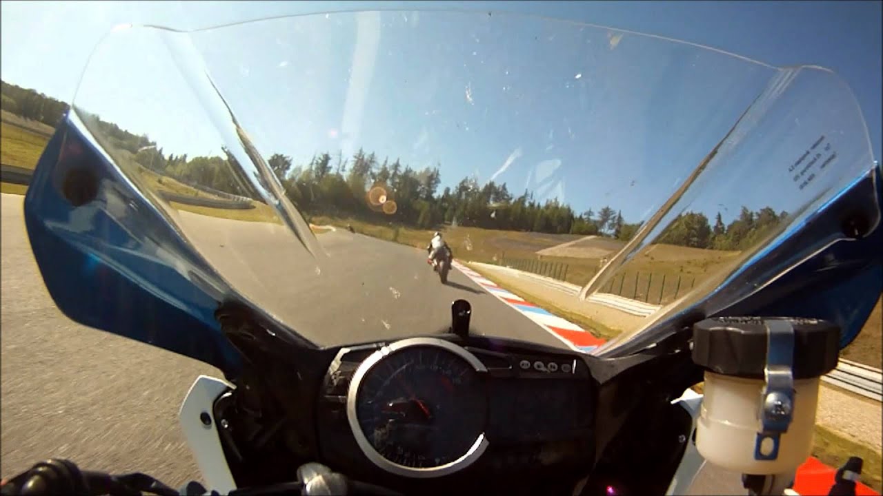 Suzuki GSX-R 1000 K9 vs KTM RC8R at Brno