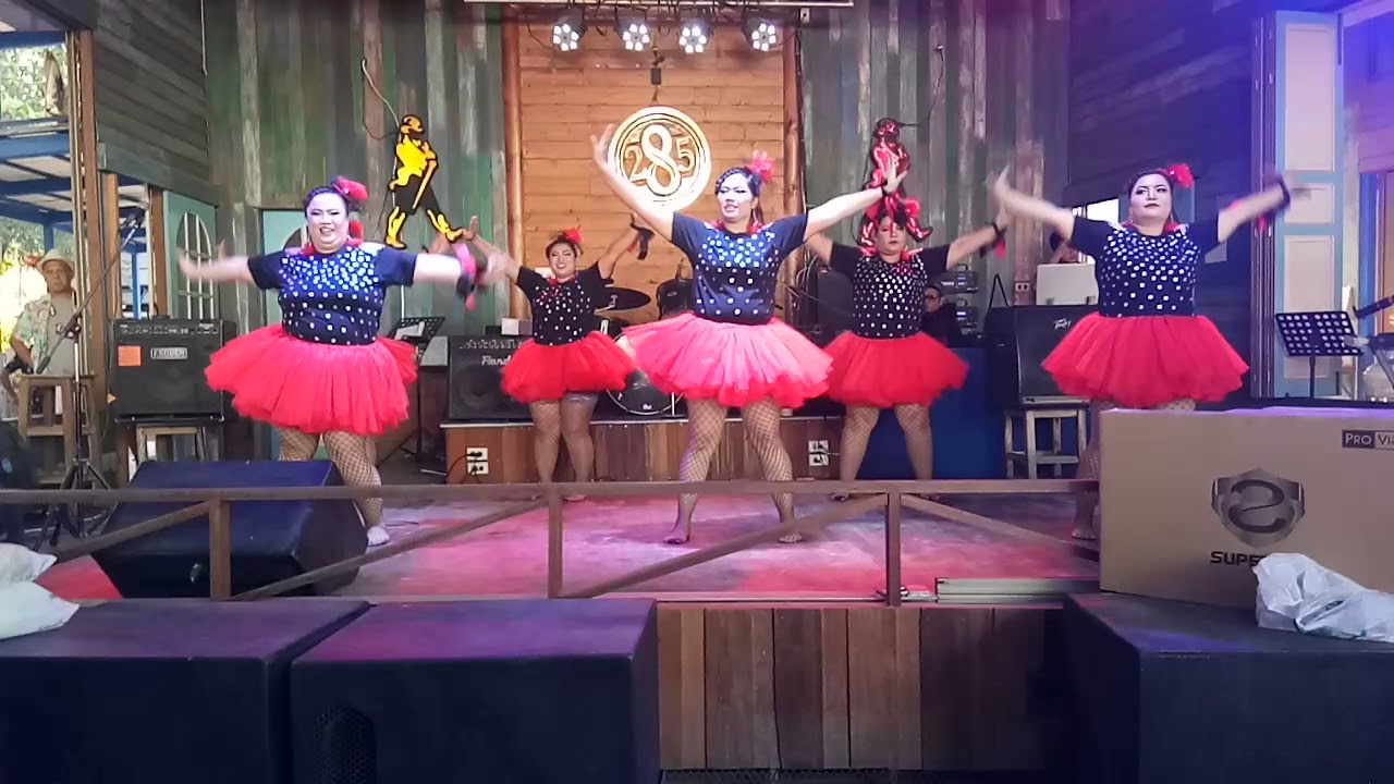 การแสดงชุดใจเกินร้อยหนักเกินตัน ปานามา+ไหง่ง่อง