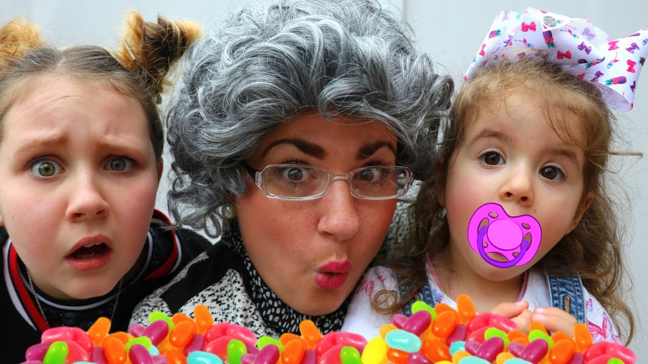 Magic Trick with Candy Beans at Greedy Granny 's House!! Kids Pretend Play