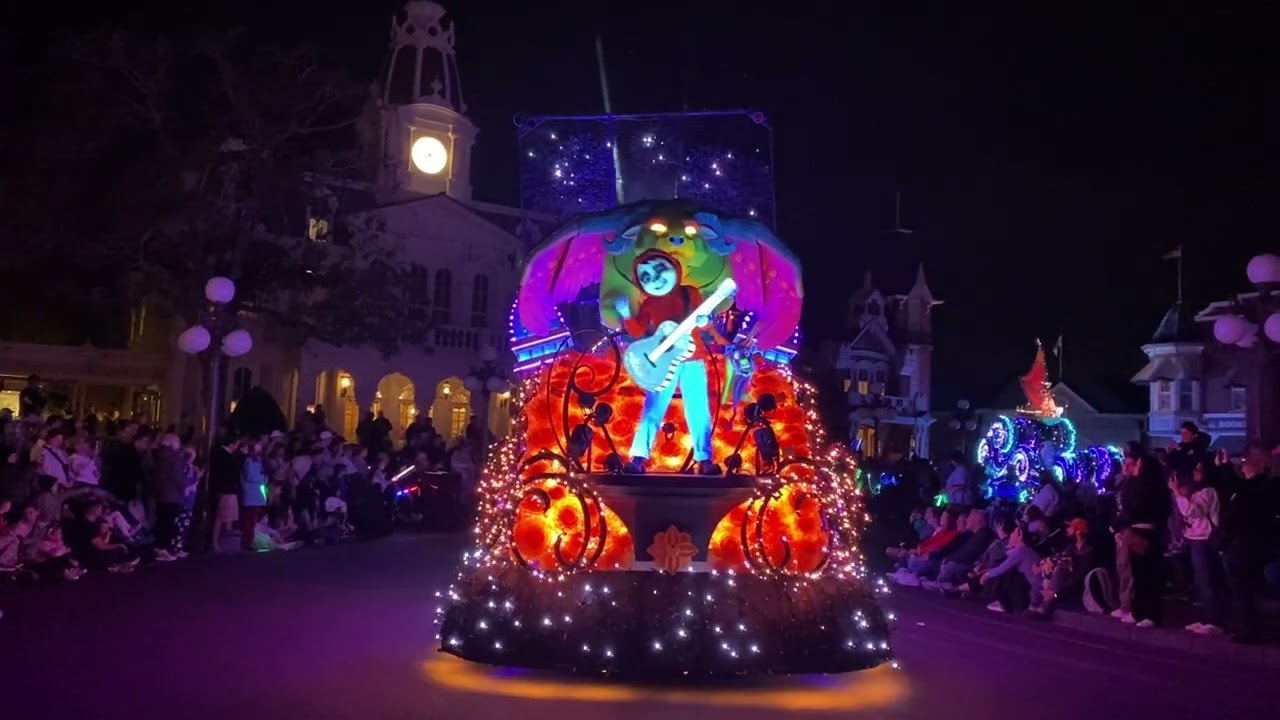 Disney Starlight - Dream The Night Away parade