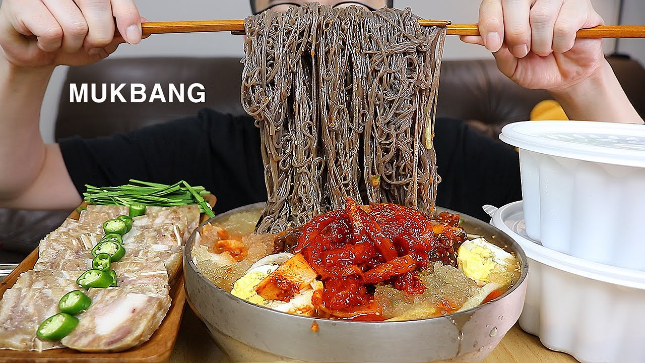 ASMR MUKBANGㅣ💦SPICY COLD NOODLES & Pork rind PyeonyukㅣEATING SHOW