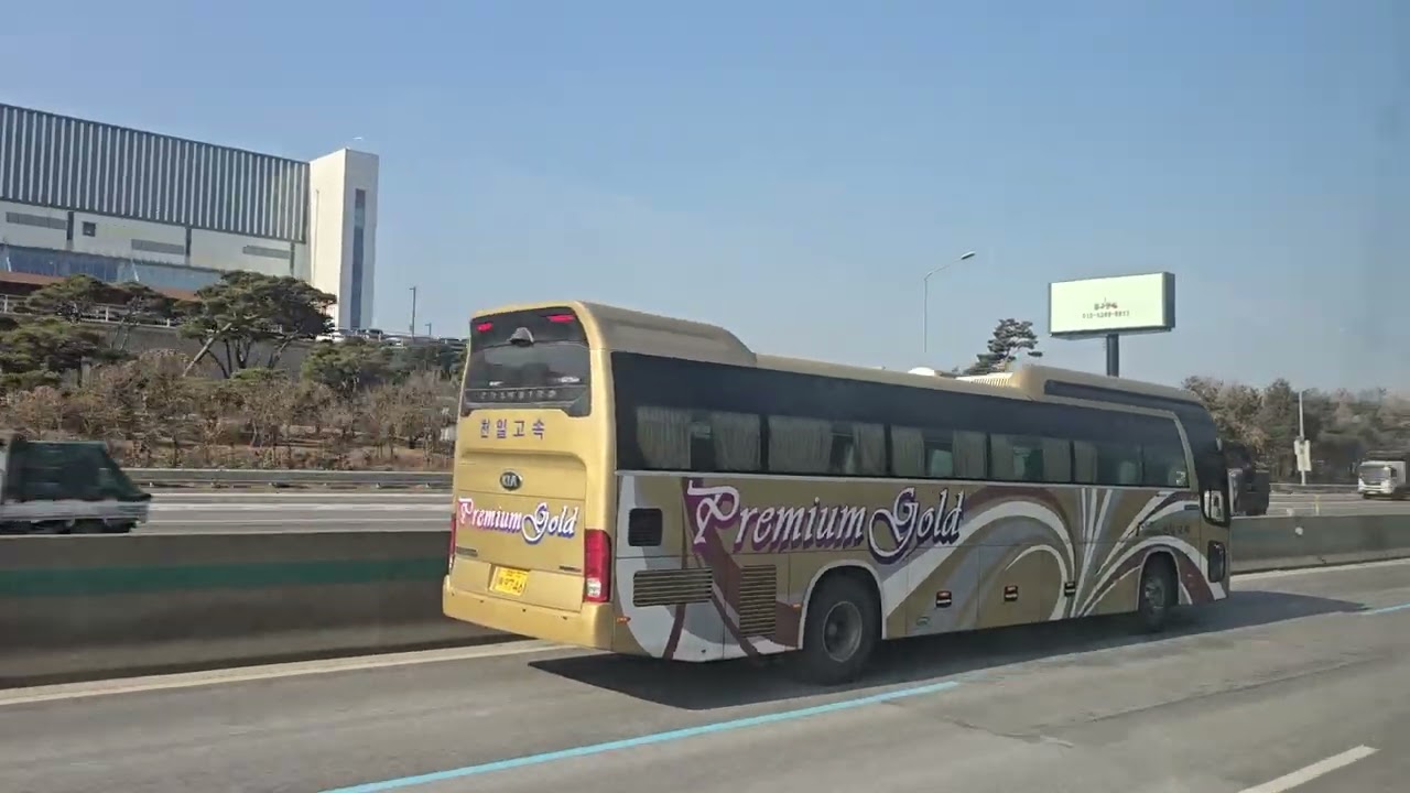 용남고속버스라인 오산 5300번 직행좌석버스 경기 74자 7230호 우진산전 아폴로1200 전기버스 주행영상 - 오산IC~경부고속도로 진입