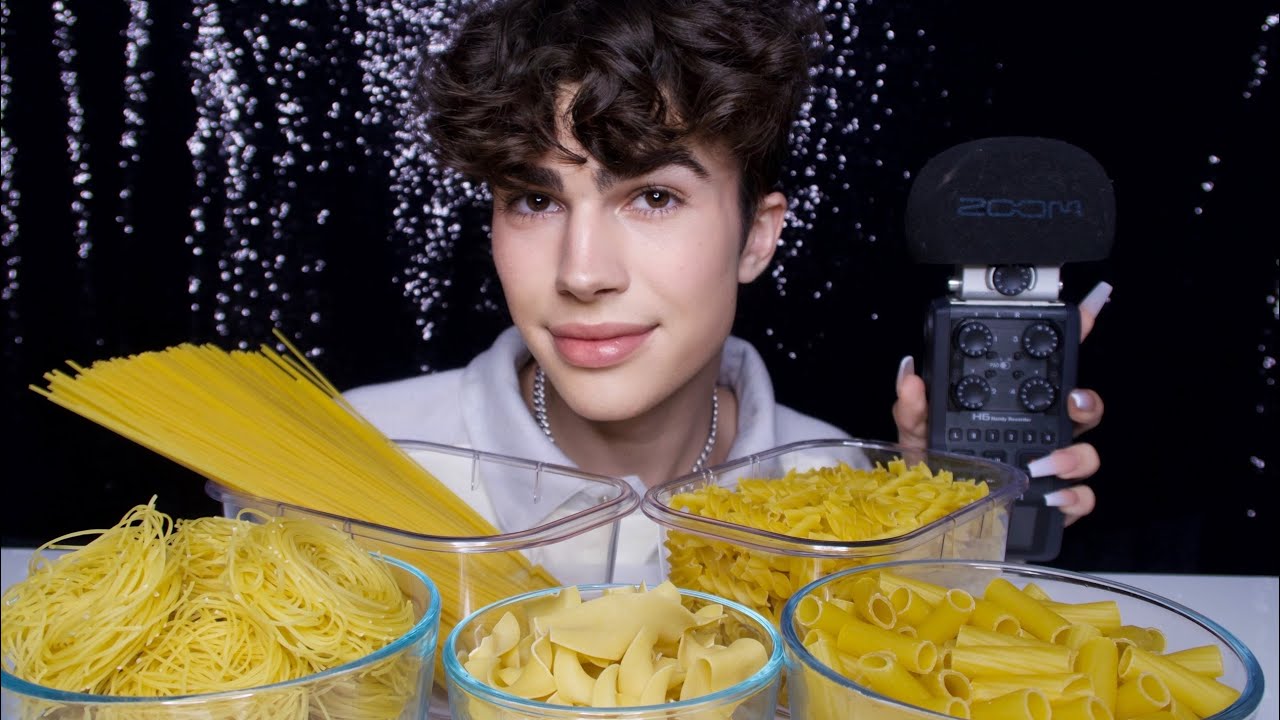 ASMR- Raw Pasta Mukbang 🍝