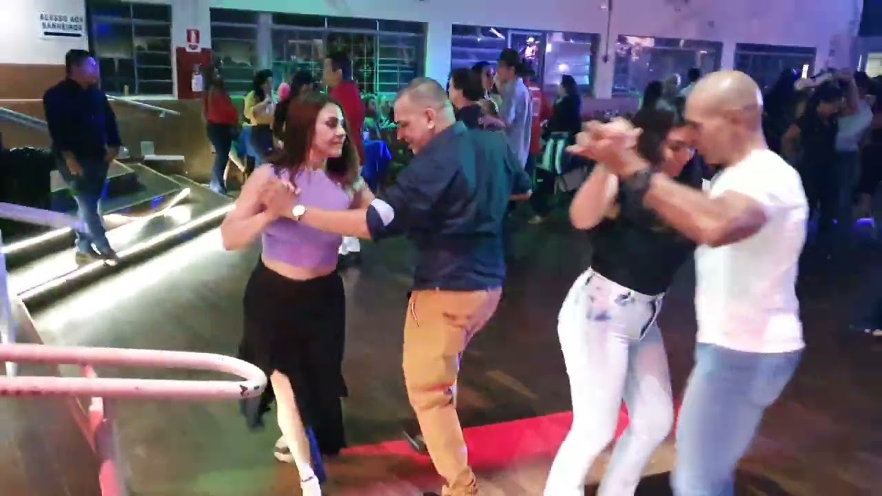 Vaneira. Baile com Grupo Eco do Pantanal. clube União dos Sargentos