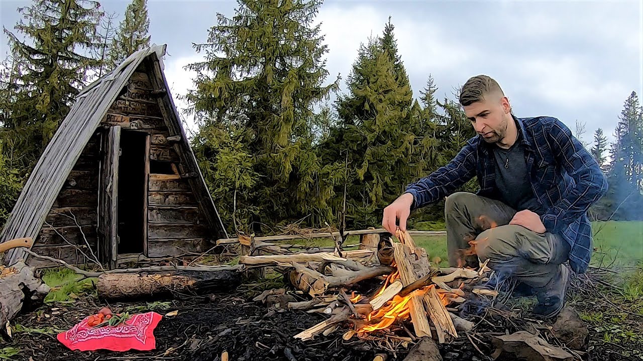 Noc w Szałasie | Beskid Żywiecki | Stek z ogniska i zmienna wiosenna pogoda | Outdoor & Bushcraft