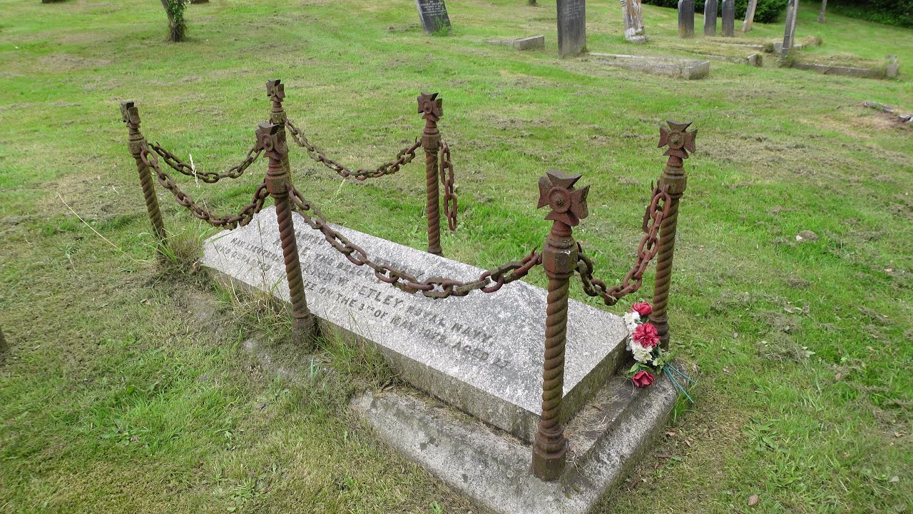 Follaton Cemetery, Totnes, Devon, UK. A walk among the memorials in the graveyard.