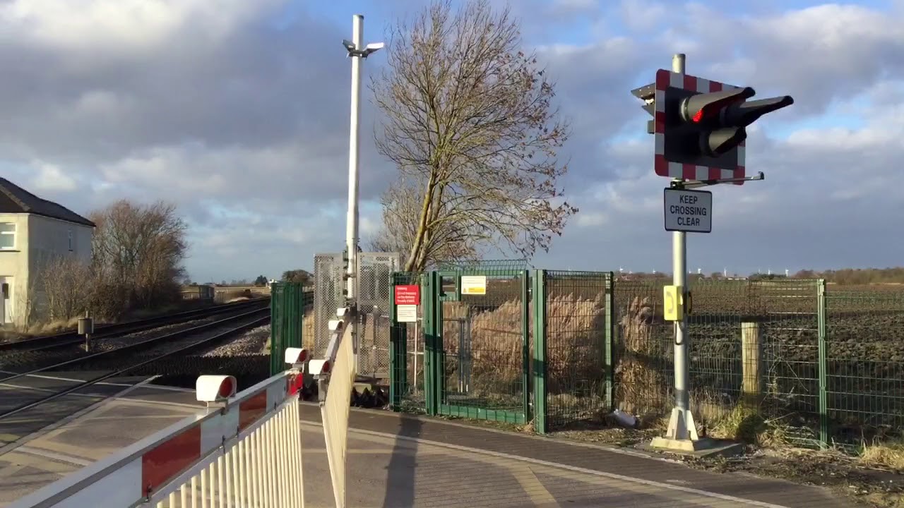*Emergency Sequence* Golden High Hedges Level Crossing (Lincs) Wednesday 03.01.2018