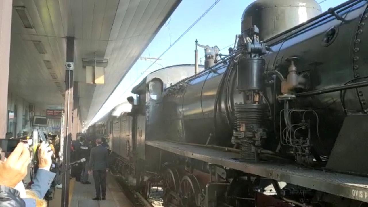 L'arrivo alla stazione di Udine del treno del Milite ignoto