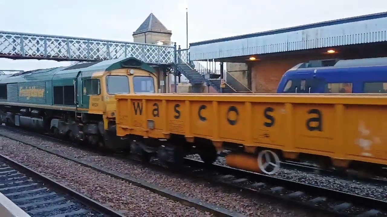 Trains at Lincoln