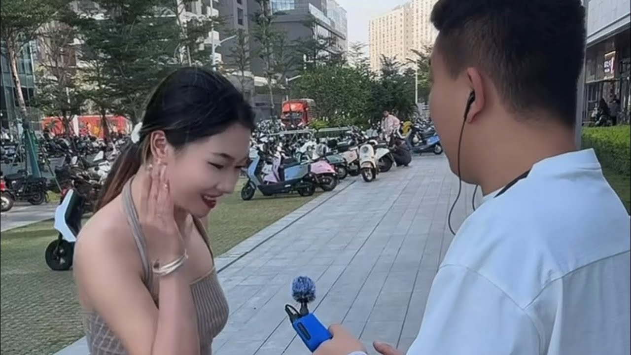 元帅户外搞笑与美女互动