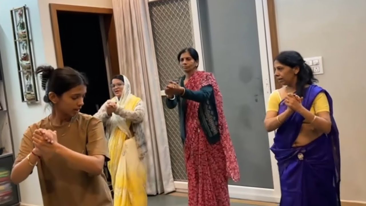 KHUSHI NE SIKHAYA MUMMY'S KO DANCE | BINDOLA & DANCE PRACTICE 💃🏻